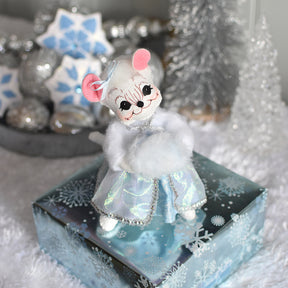 Annalee Frosty Girl Mouse 6"