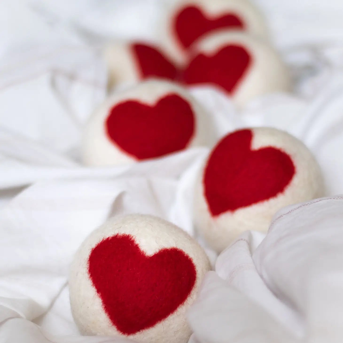 Friendsheep - Eco Dryer Ball One Love-Red Hearts