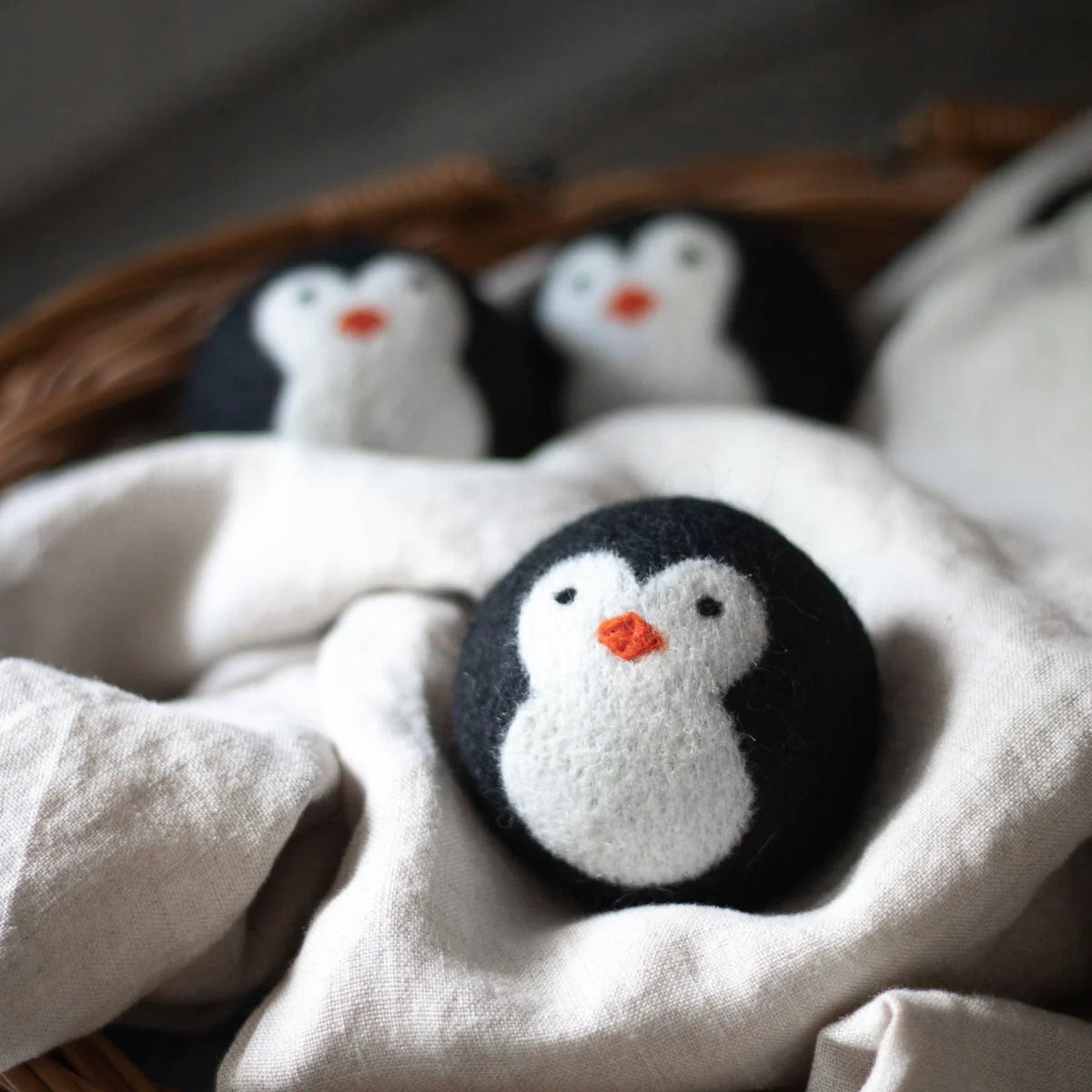 Friendsheep - Eco Dryer Ball Penguin