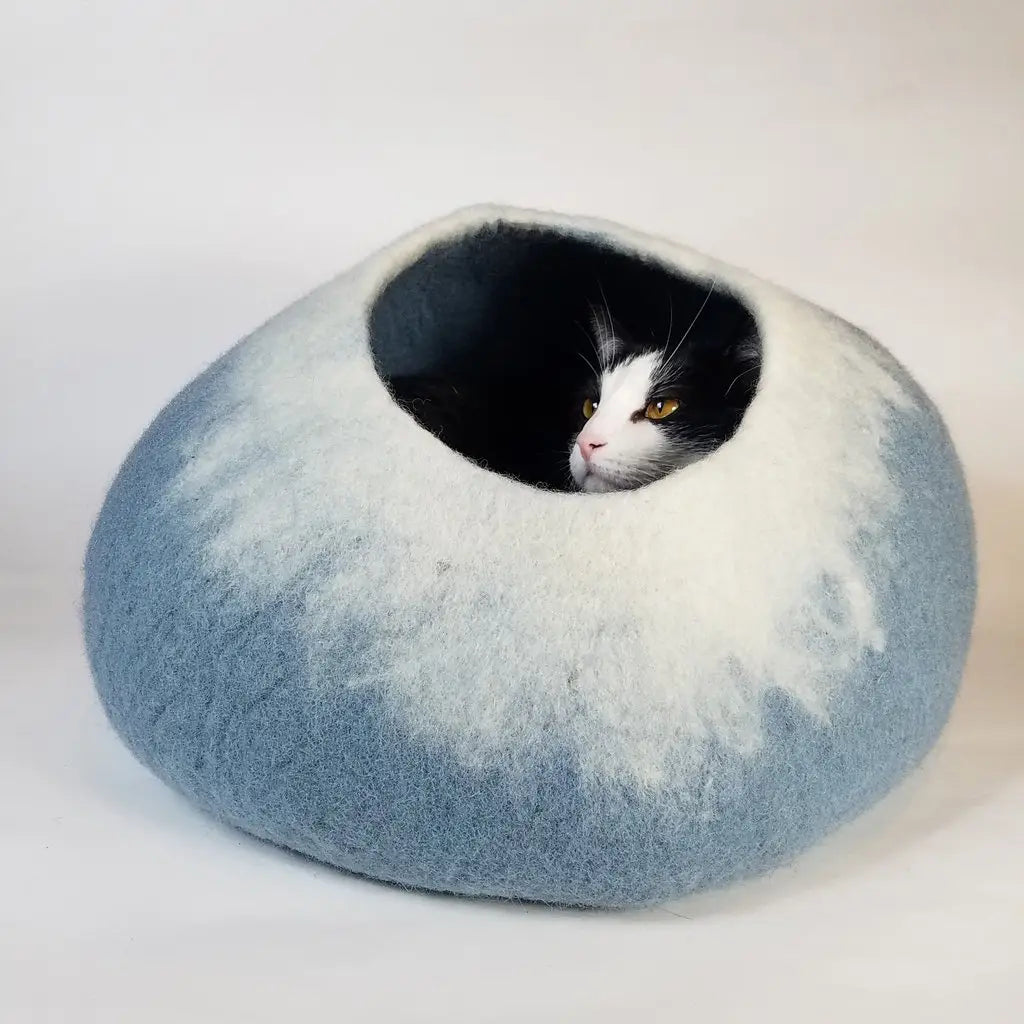 Cat Cave Wool Sky Blue & White