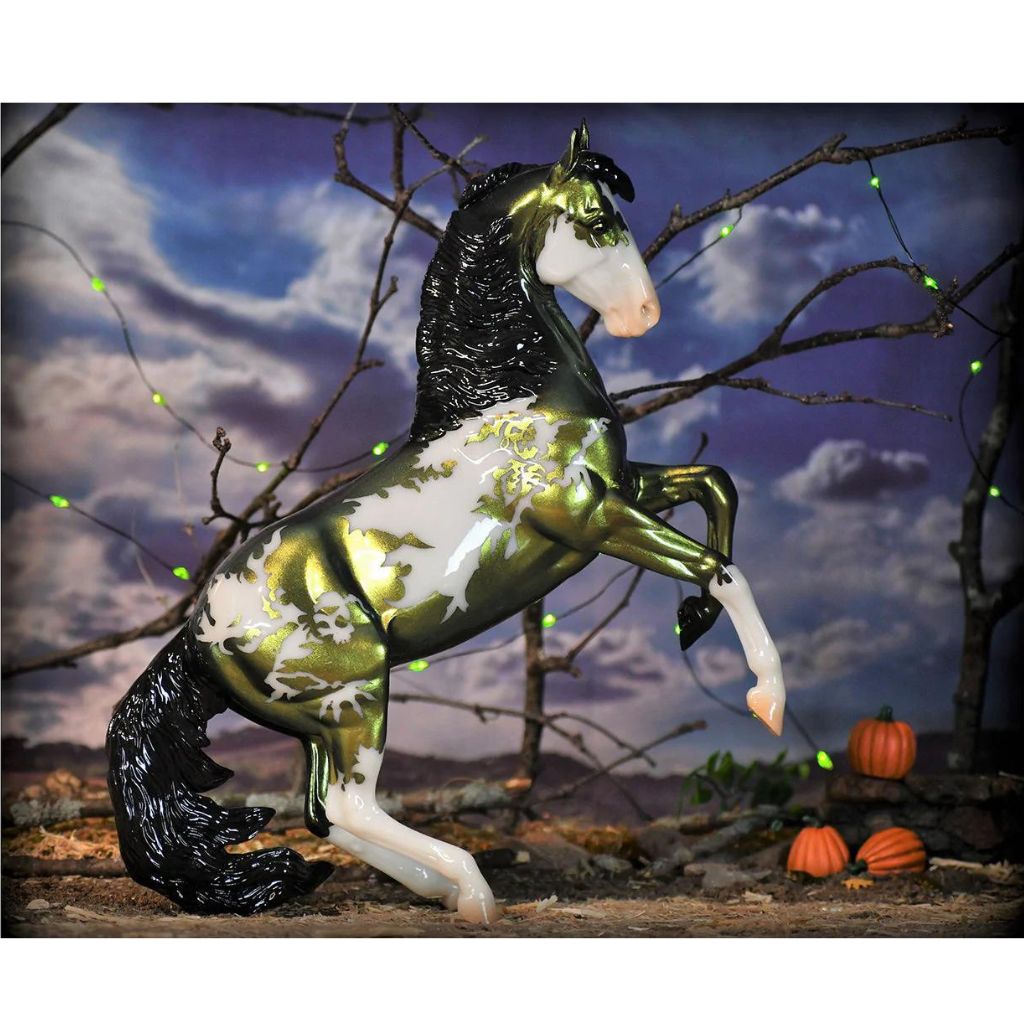 Breyer - Maelstrom Halloween Horse 2022